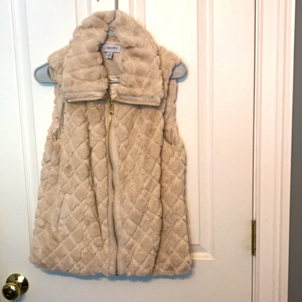 Adorable faux fur zip up